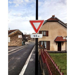 Panneau cédez le passage à l'intersection AB3b | Signalisation en ville et village avec WPSignalisation