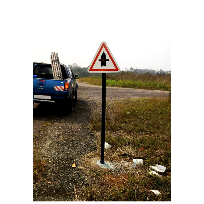 Priorite A La Prochaine Intersection Panneau priorité à l'intersection I Panneau AB2 I WP Signalisation