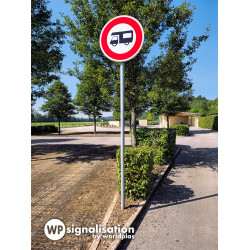 Panneau d'interdiction accès interdit aux véhicules tractant une caravane/remorque B9i