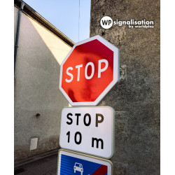 Panneau AB3A I Panneau cédez le passage à l'intersection I Panneau STOP avec panonceau STOP 10 m | WP Signalisation