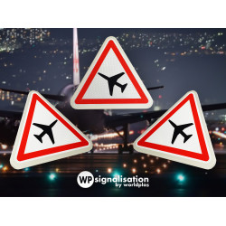 Panneau de danger traversée d'une aire de danger aérien A23