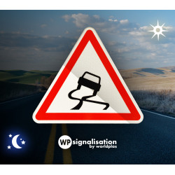 Panneau de danger chaussée particulièrement glissante A4 | WP Signalisation