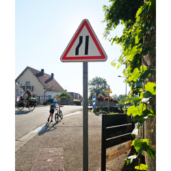 Panneau A3B chaussée rétrécie par la gauche | Rotation du panneau de signalisation