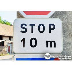 Panneau AB3A I Panneau cédez le passage à l'intersection I Panneau STOP avec panonceau STOP 10 m | WP Signalisation