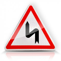 Panneau de danger succession de virages dont le 1er est à gauche A1D