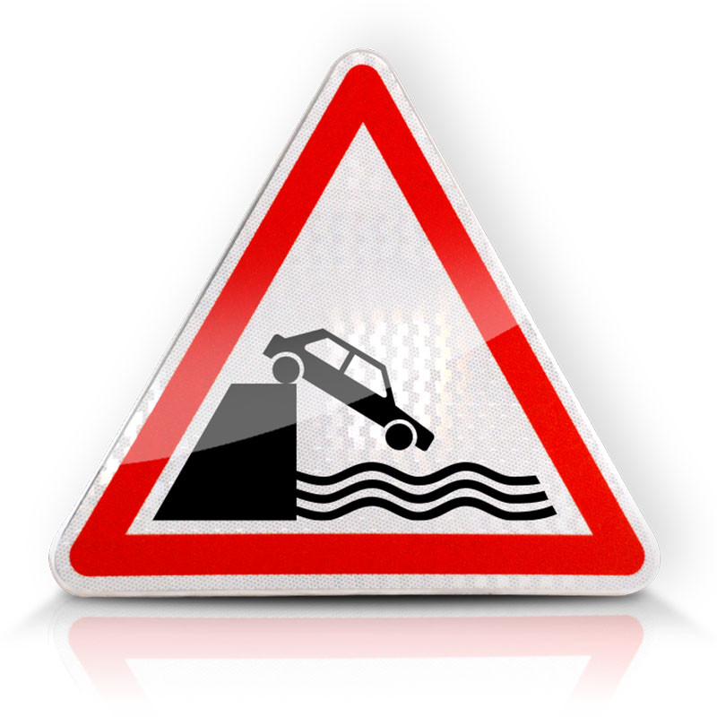 Panneau de danger débouché sur un quai ou une berge A20